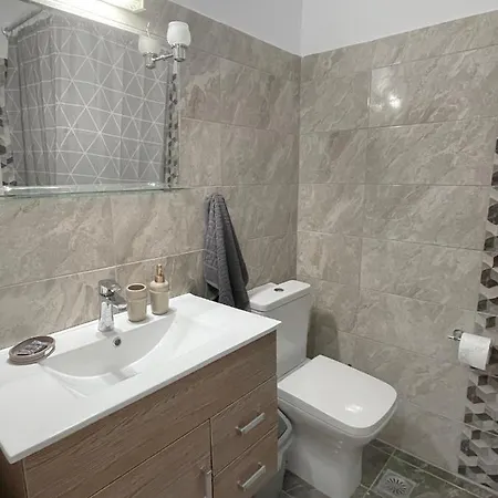 Rhodes Central: King Bed Apartment Rhodes City