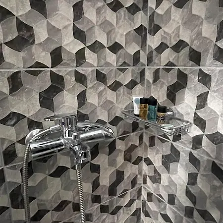 Rhodes Central: King Bed Lägenhet