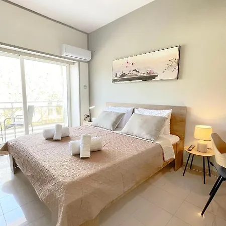 Rhodes Central: King Bed Διαμέρισμα