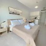 Rhodes Central: King Bed * Rhodes City