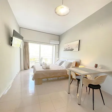 Apartment Rhodes Central: King Bed *