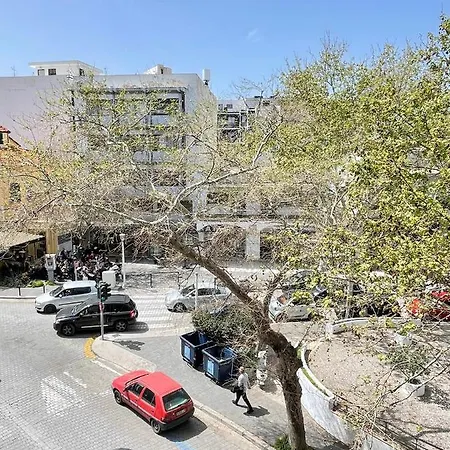 Rhodes Central: King Bed Apartment *