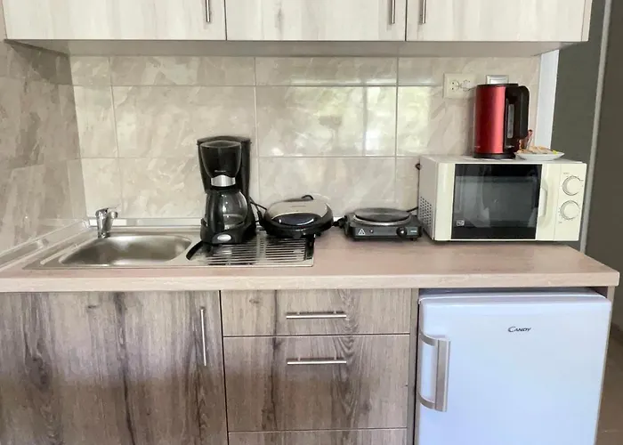 Rhodes Central: King Bed * Rhodes City