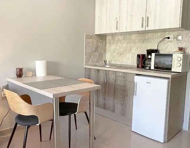 Rhodes Central: King Bed Apartment