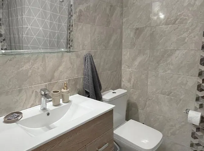 Rhodes Central: King Bed Apartment Rhodes City